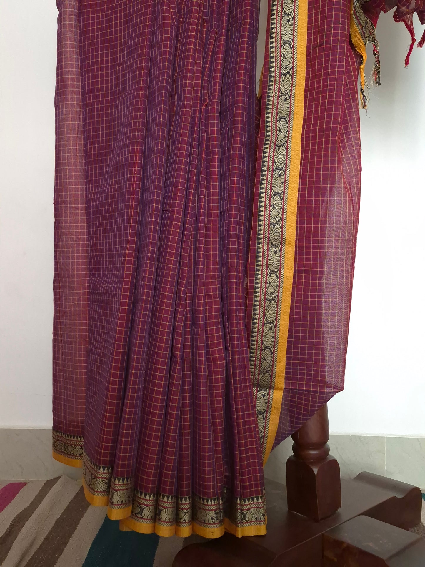 Narayanpet Handlooms: Magenta Saree in Checks
