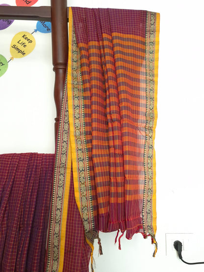 Narayanpet Handlooms: Magenta Saree in Checks
