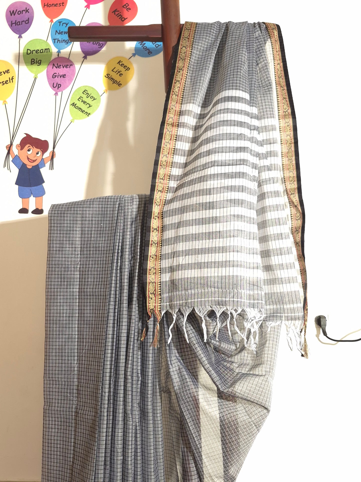 Narayanpet Handlooms: Grey Saree in Checks