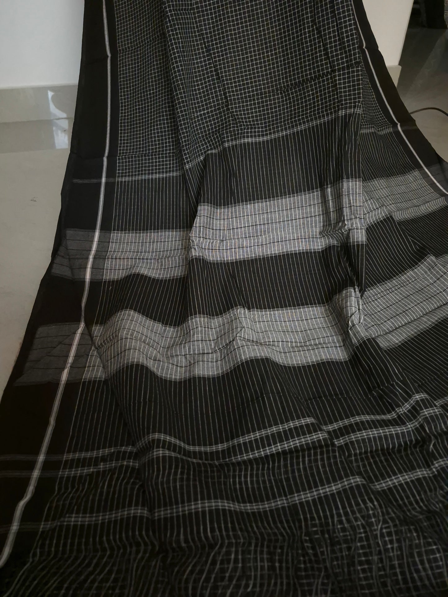 Patteda Anchu - Black