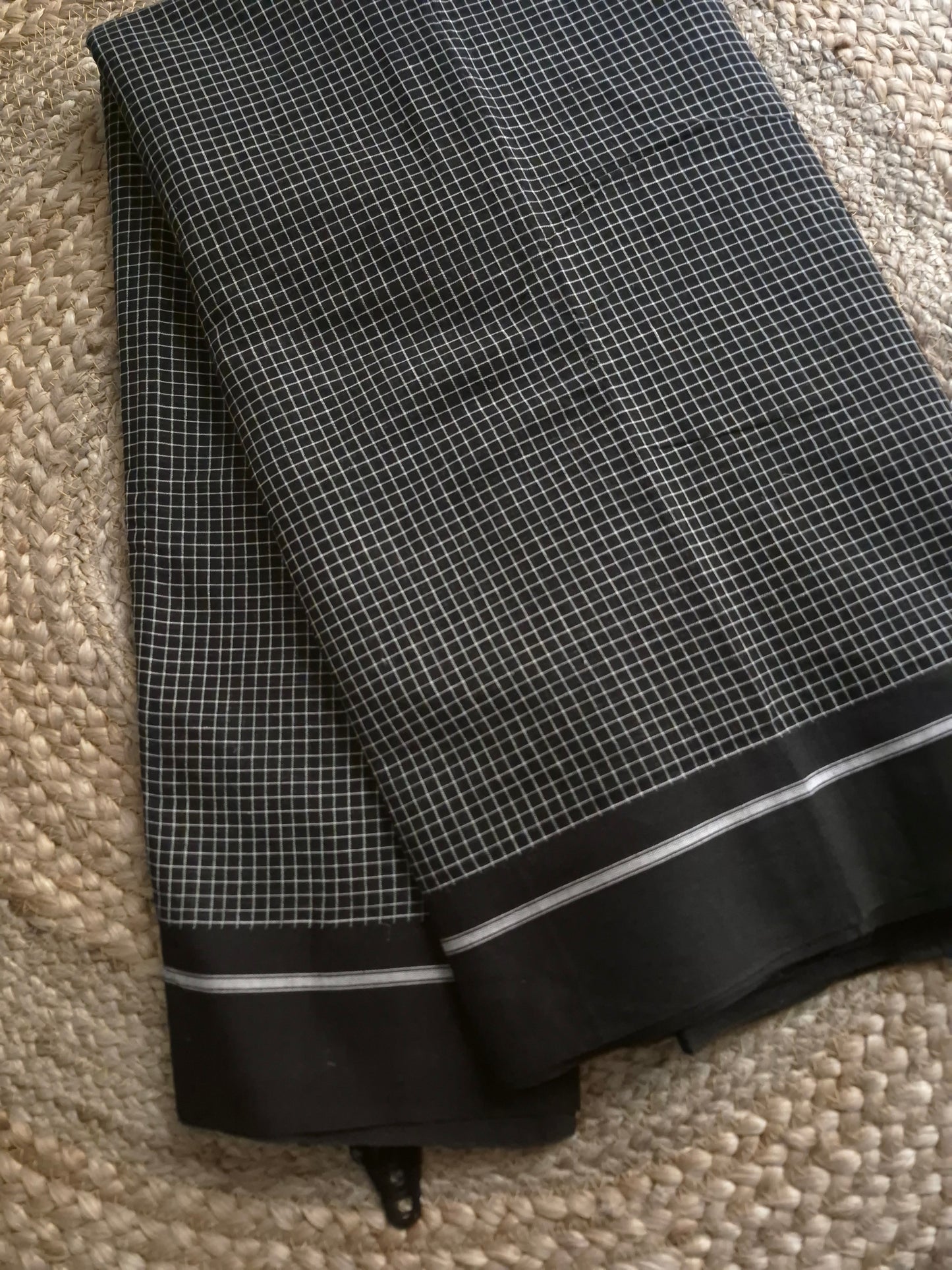 Patteda Anchu - Black