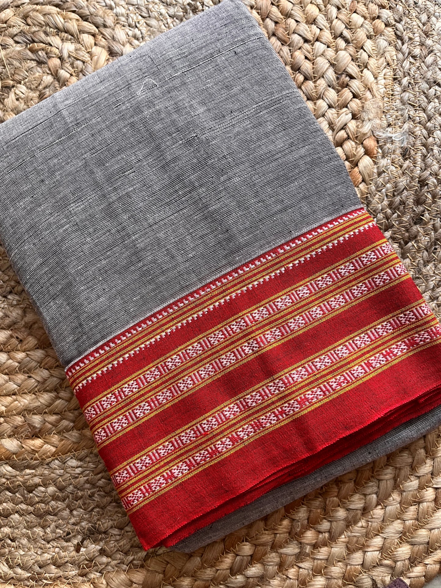 Patteda Anchu -Grey - Plain Saree - Woven Border