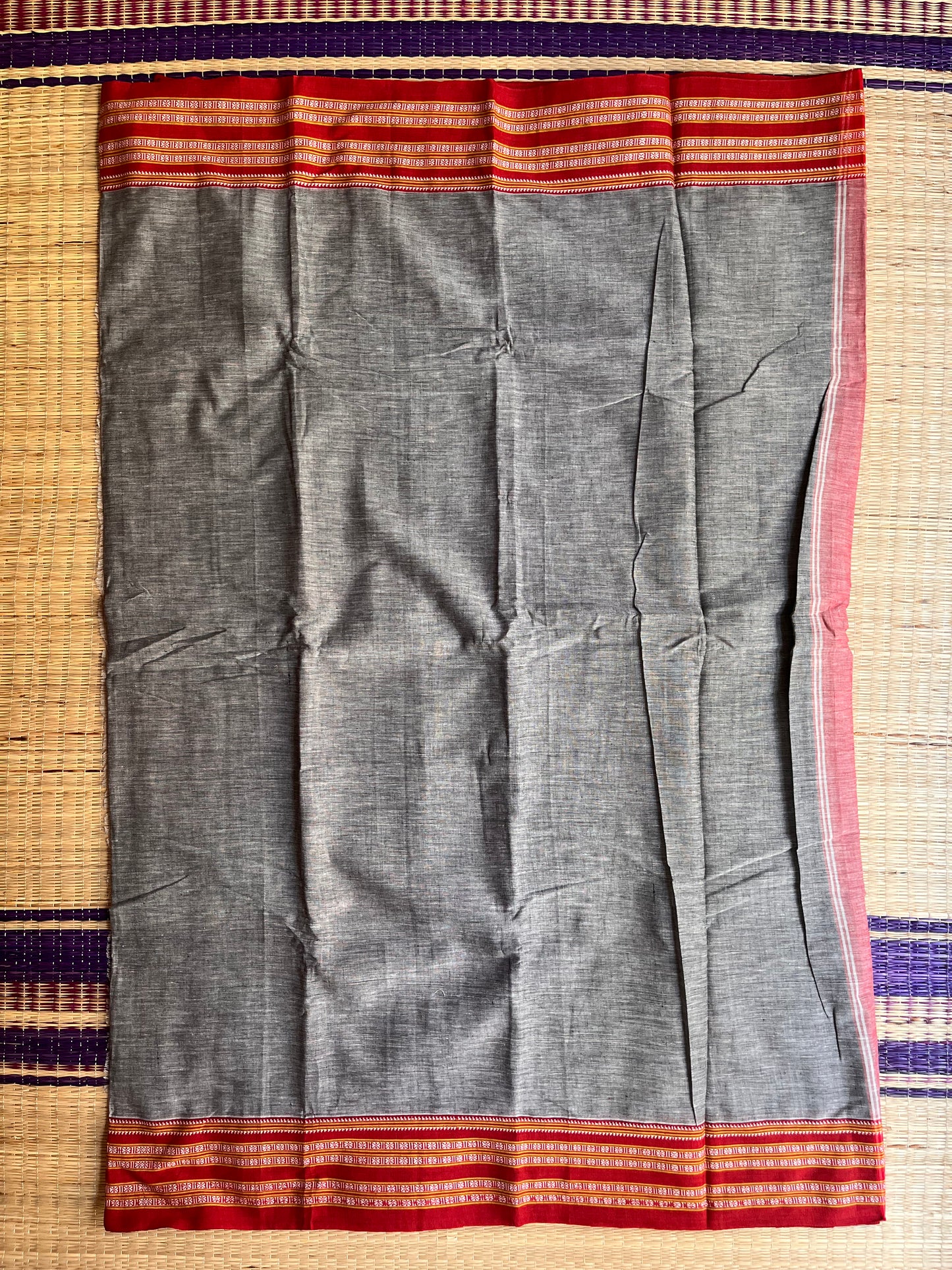 Patteda Anchu -Grey - Plain Saree - Woven Border